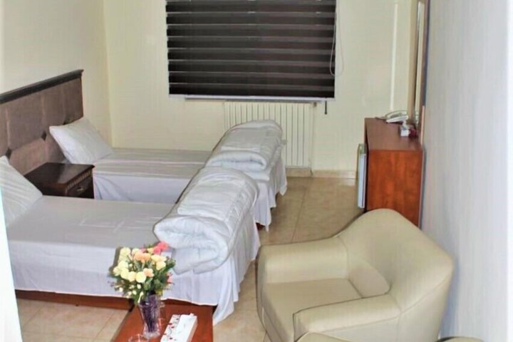 Room 14 of 32