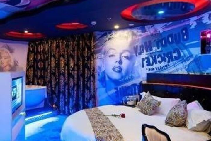 Yaliang Theme Hotel