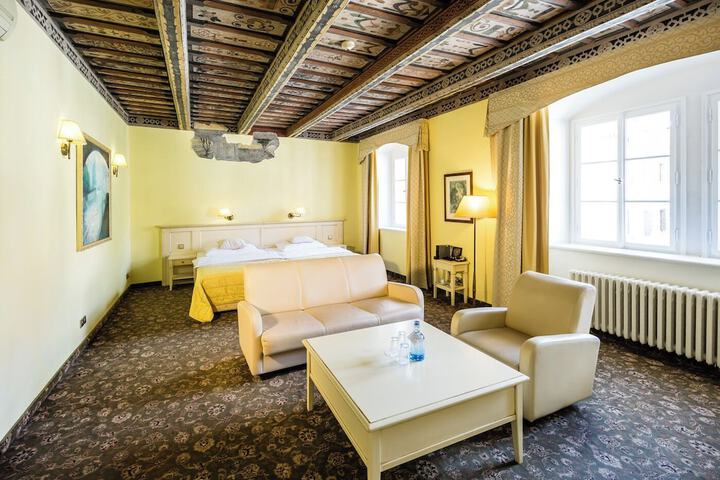 Room 50 of 119