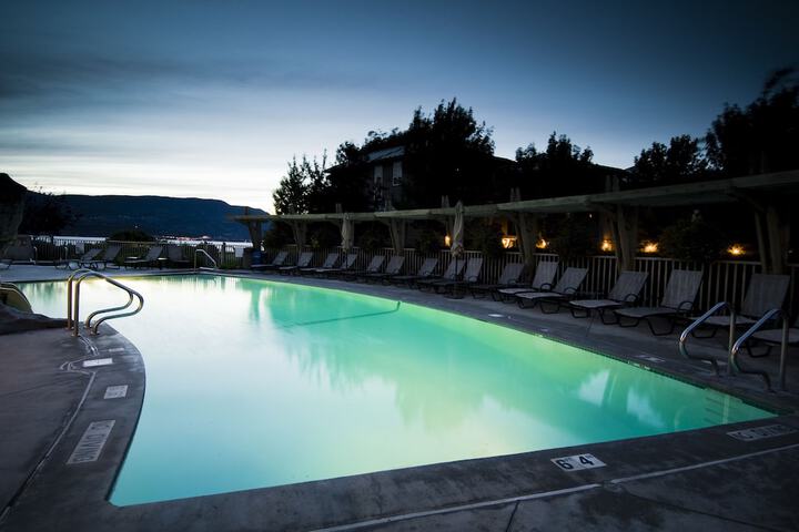 Pool 57 of 102