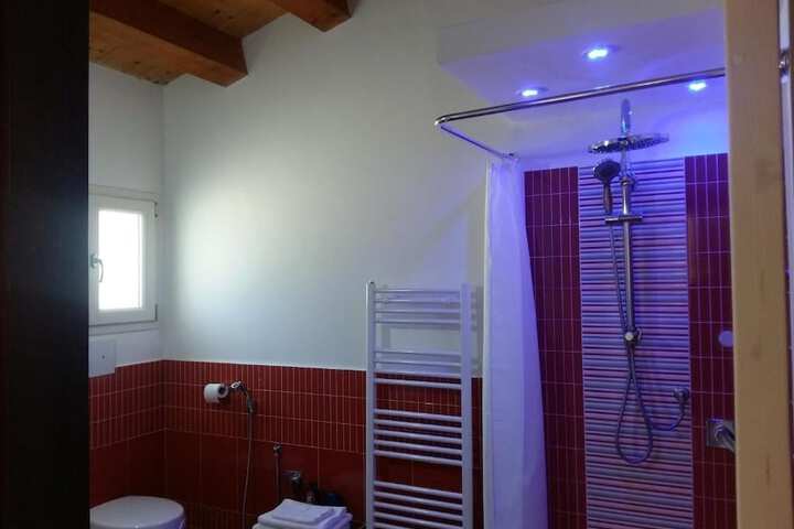 Room 15 of 16
