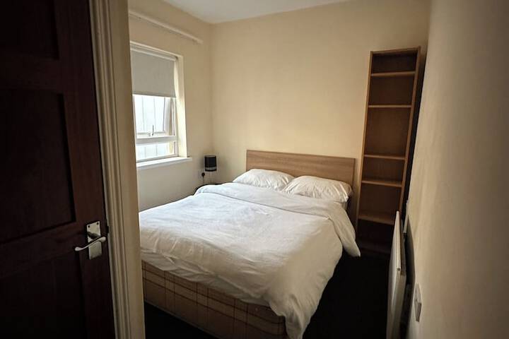 Room 6 of 17