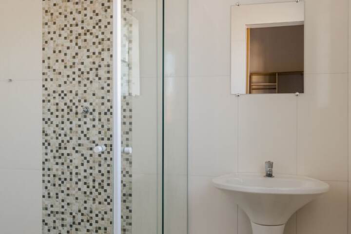 Room 10 of 18