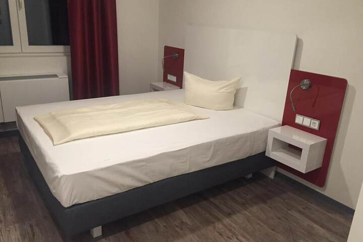 Room 14 of 32