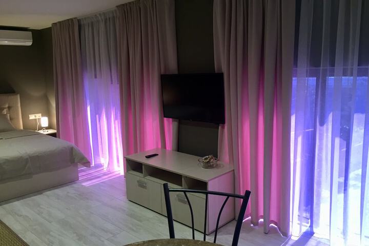 Room 7 of 33
