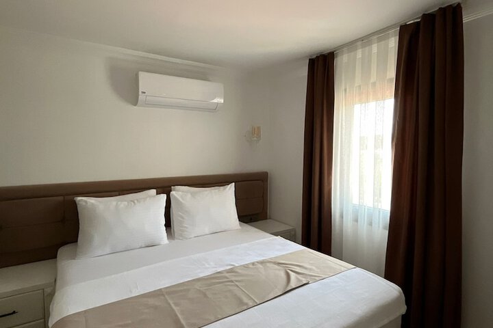 Room 7 of 19
