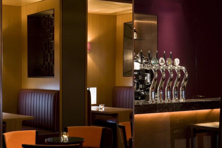 Lounge 56 of 85
