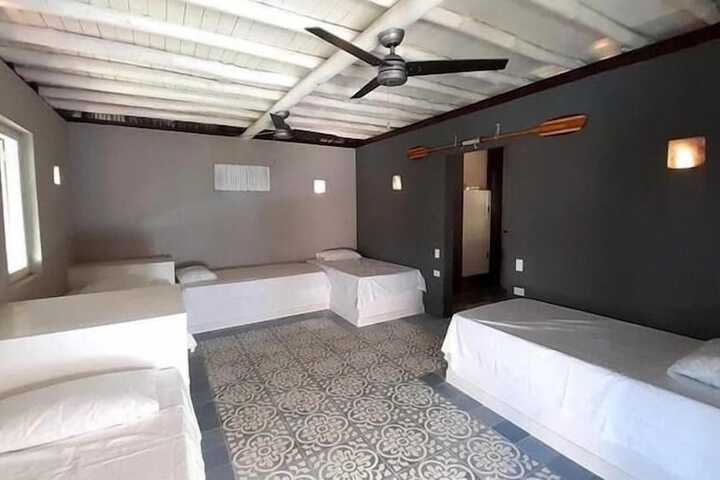 Room 4 of 16