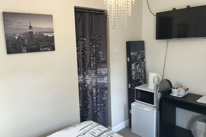 Room 6 of 17