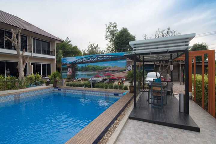 Pool Hotel