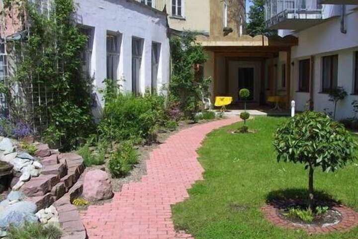 Hotel Entry