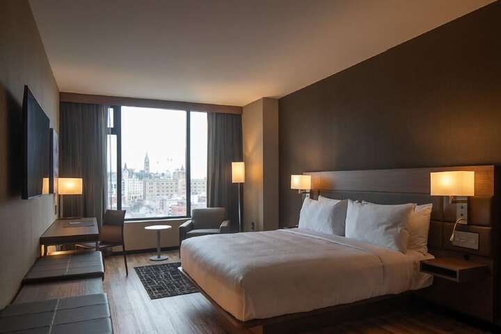 Room 8 of 34