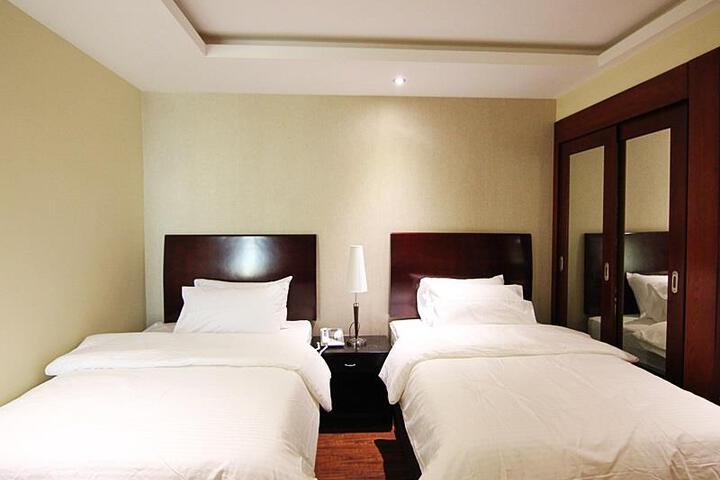 Room 2 of 6