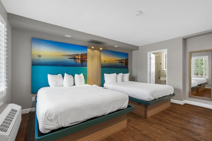 1 Queen Bed (1 of 5)