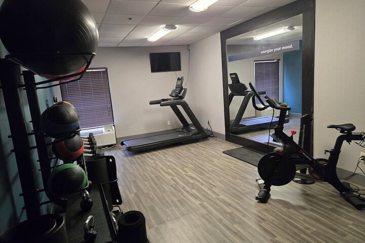 Exercise/lap pool