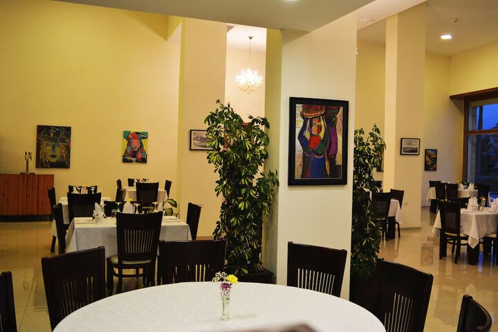 Dining 79 of 107