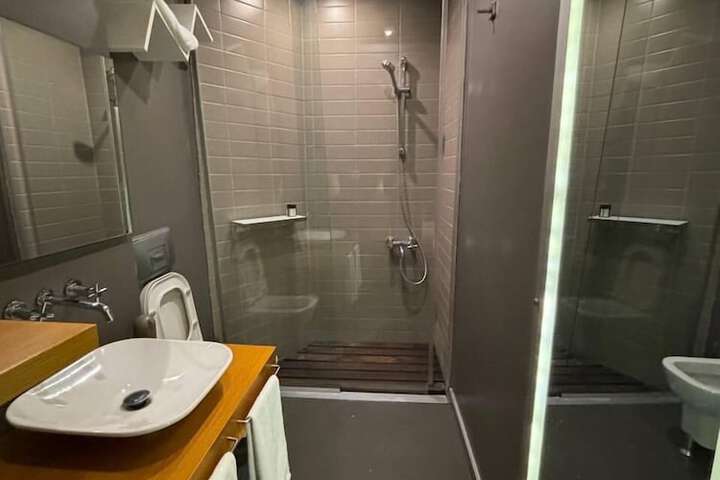 Room 21 of 25