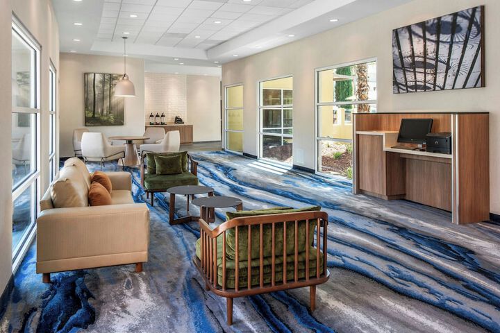 Lobby lounge