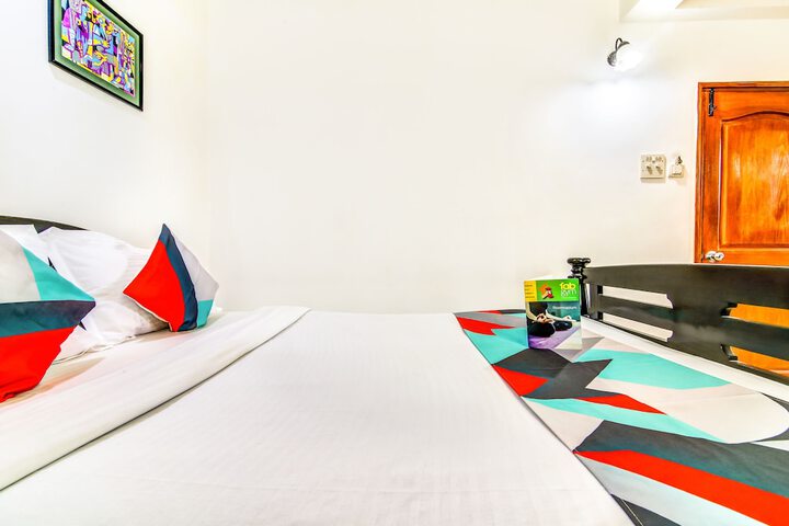 Room 6 of 8