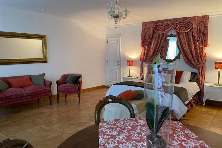 Room 4 of 30