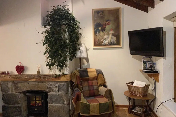 Room 11 of 18