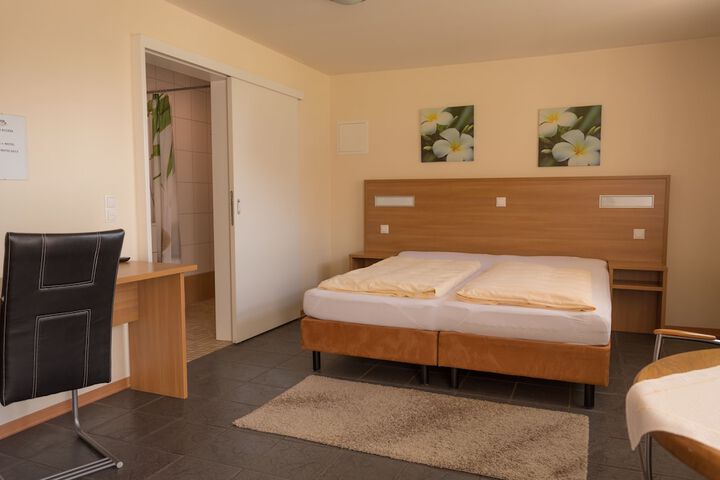 Room 4 of 39