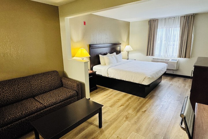 1 King Bed (1 of 22)