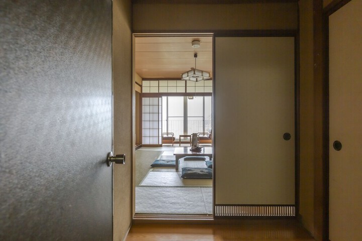 Room 37 of 52