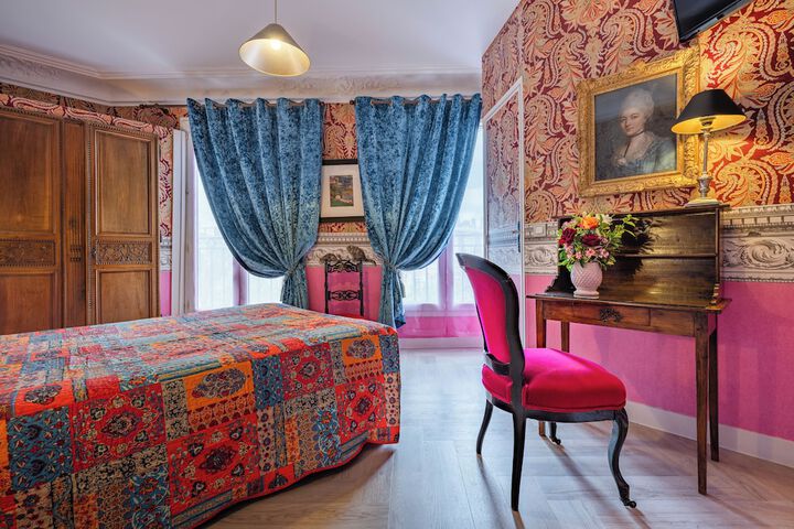 Room 10 of 18