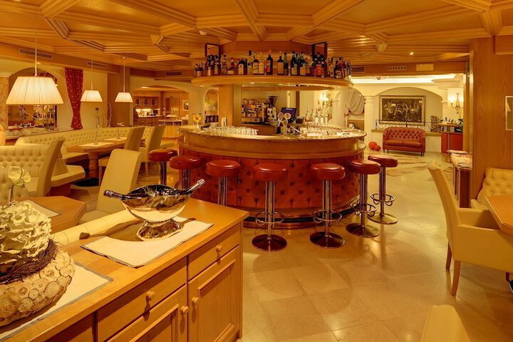 Lounge 61 of 70