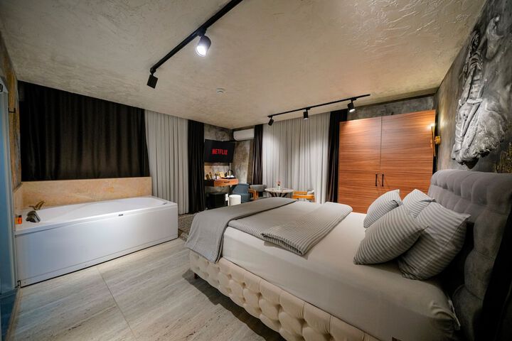 Room 39 of 244