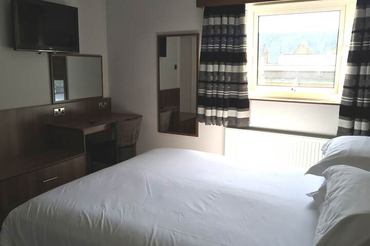 Room 35 of 83