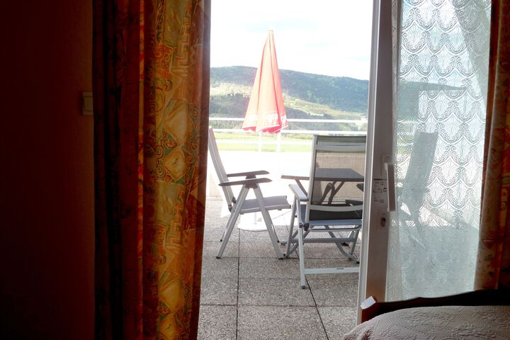 Room 9 of 10