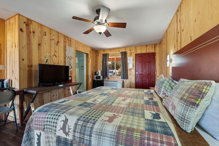 Room 32 of 153
