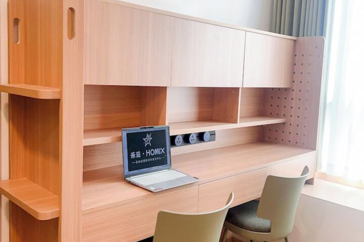 Room 15 of 42