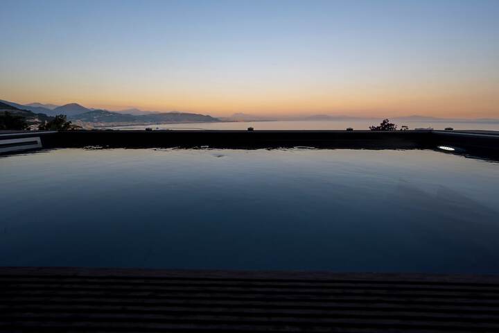 Pool 31 of 64