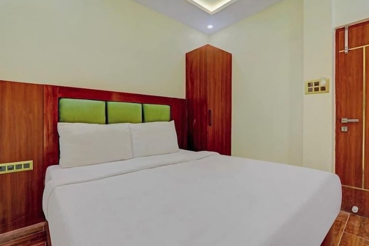 Room 13 of 30