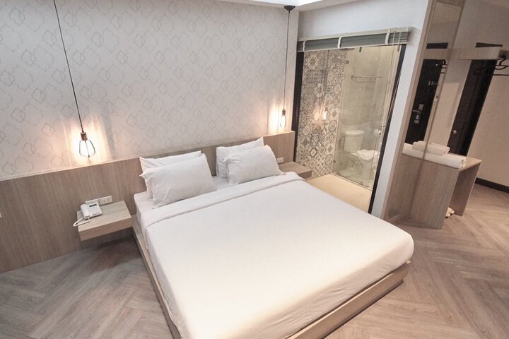 Room 32 of 48