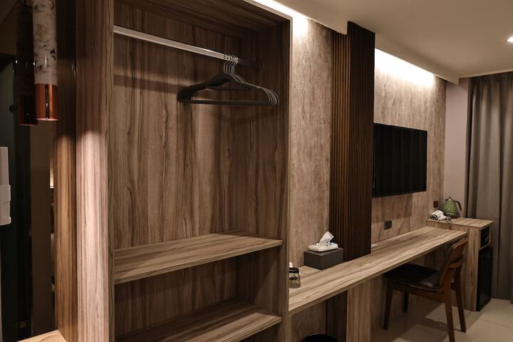 Room 6 of 22
