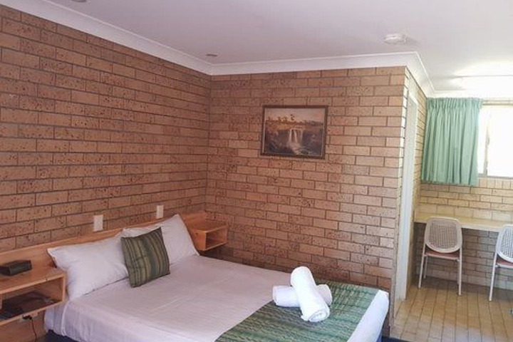 Room 16 of 90