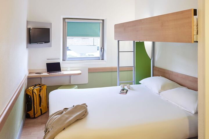 Room 9 of 42