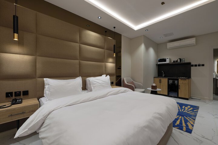 Room 6 of 12