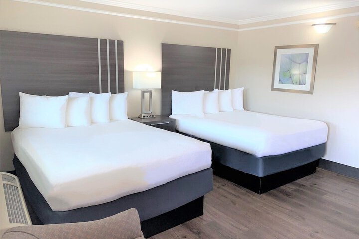 2 Queen Beds (4 of 6)