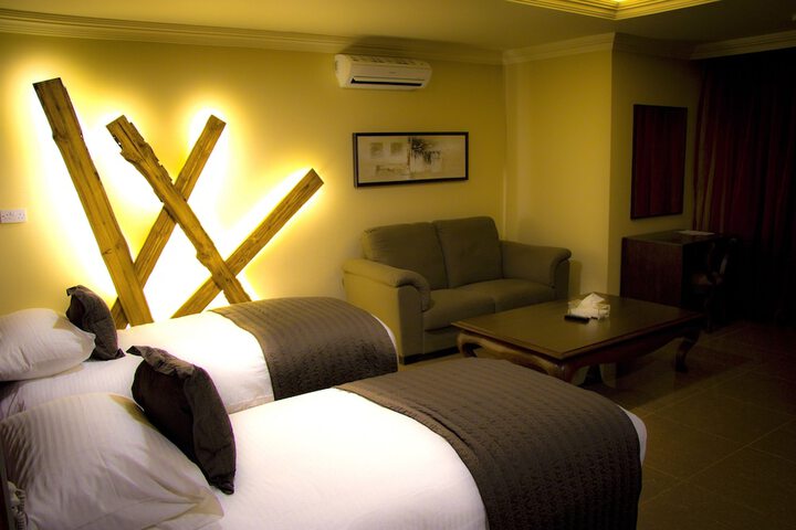 Room 7 of 106