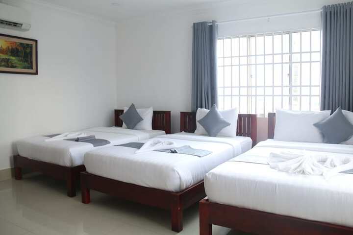 Room 44 of 79