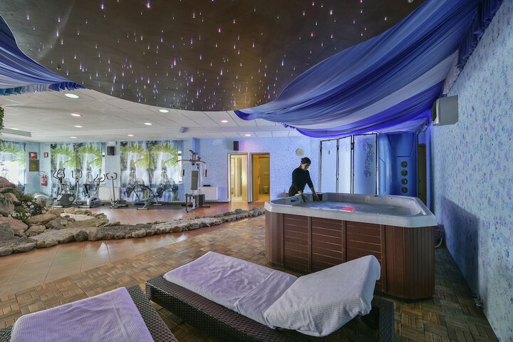 Spa 17 of 41