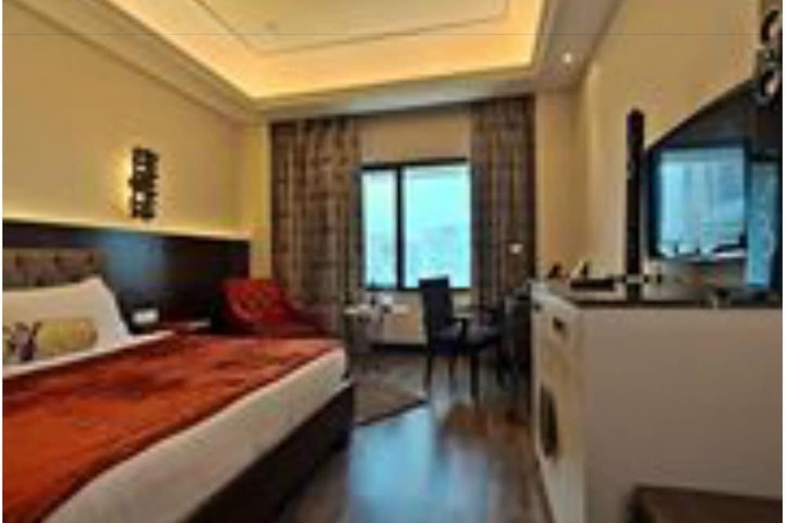 Room 8 of 48