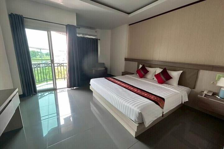 Room 8 of 30