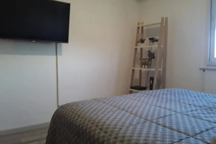 Room 10 of 14