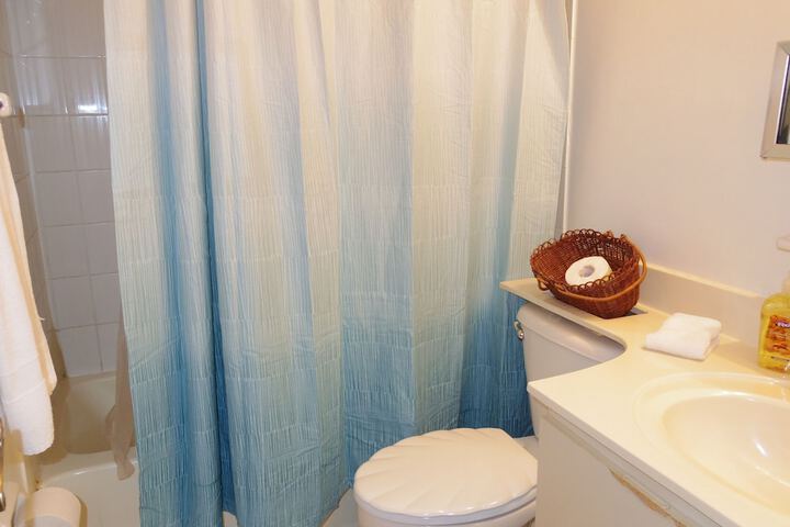 Room 6 of 25